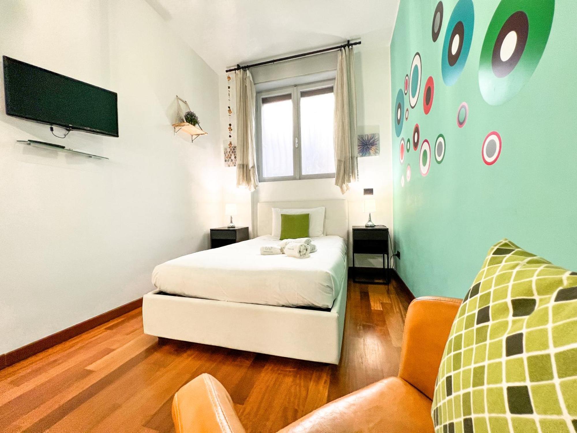 Unique House - 3 Bedrooms & 2 Bathrooms With 4 Beds - 100 Meters To The Metro A Рим Екстер'єр фото