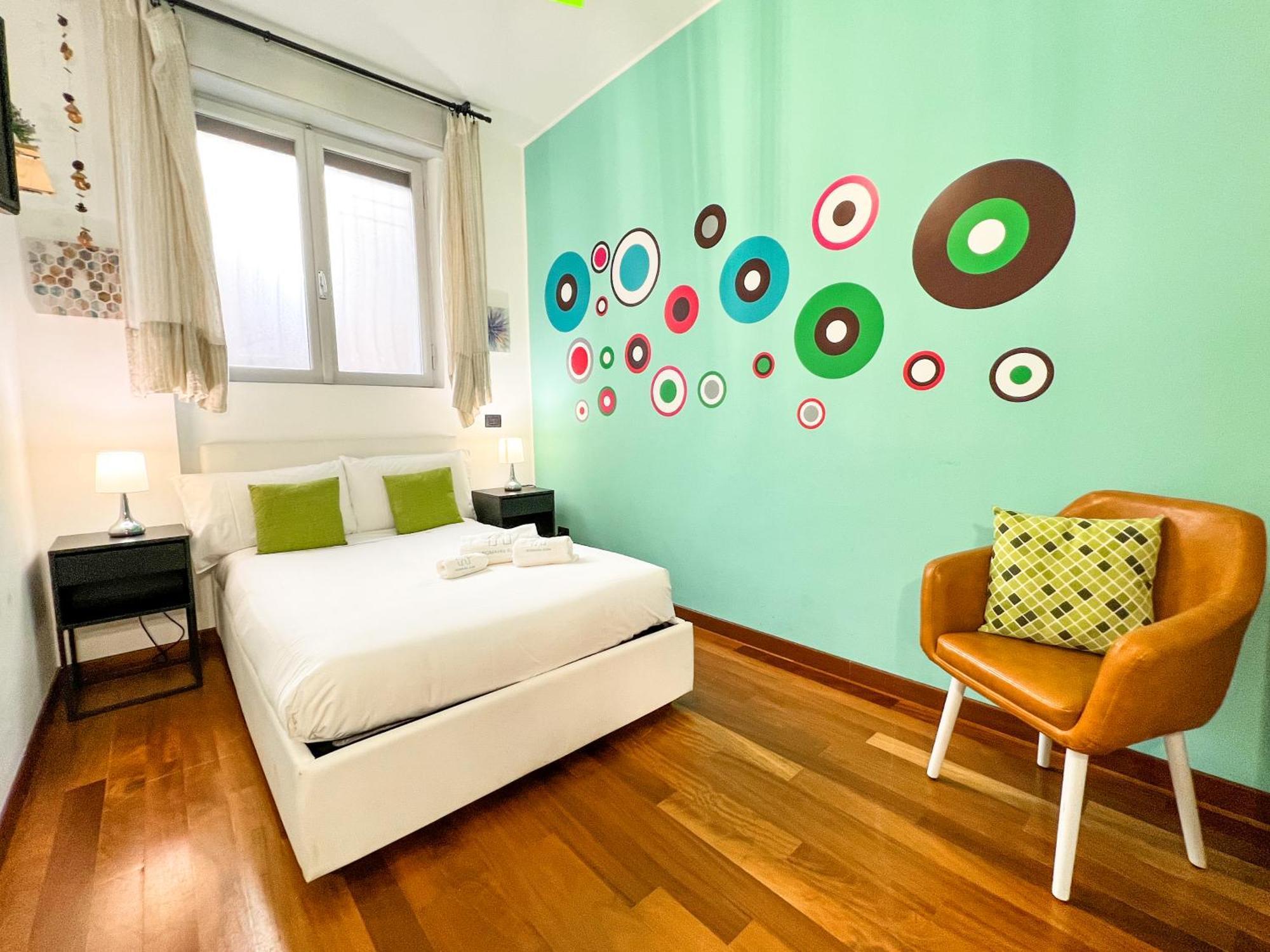 Unique House - 3 Bedrooms & 2 Bathrooms With 4 Beds - 100 Meters To The Metro A Рим Екстер'єр фото